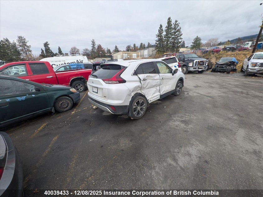 JA4ATVAA0NZ603043 2022 MITSUBISHI ECLIPSE CROSS photo no. 5