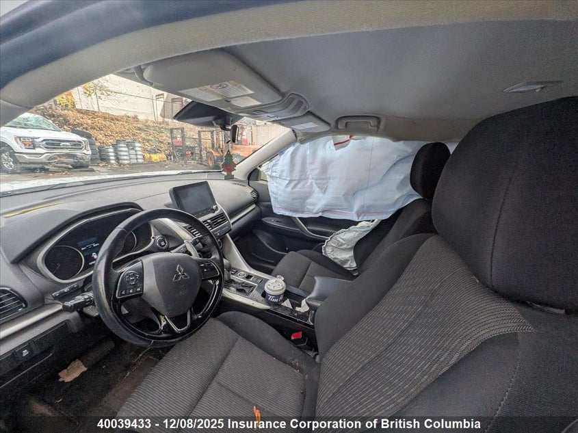 JA4ATVAA0NZ603043 2022 MITSUBISHI ECLIPSE CROSS photo no. 9