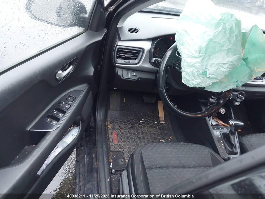 3KPA25AB7JE039379 2018 KIA RIO photo no. 12