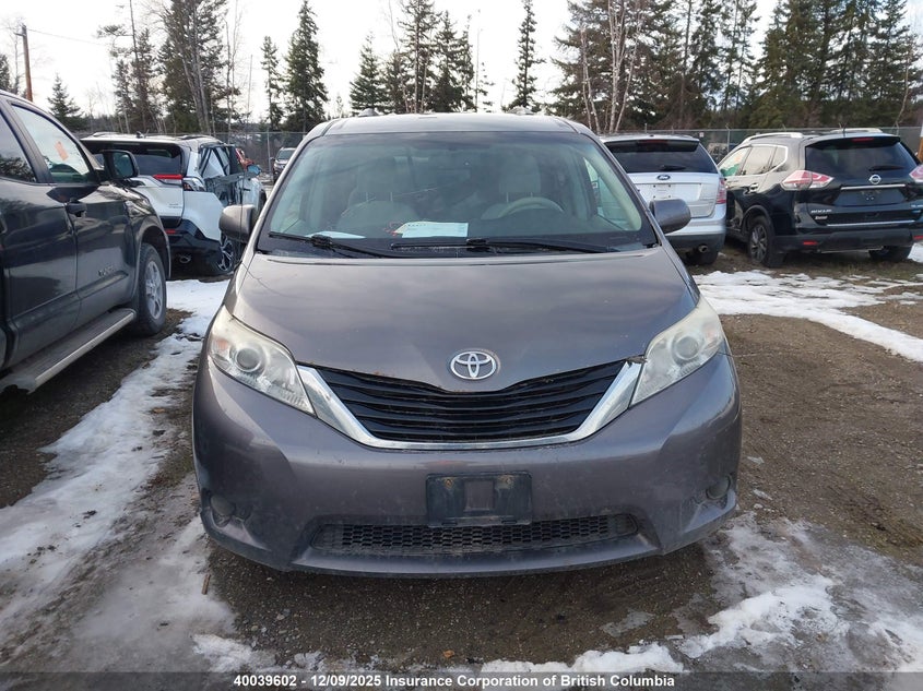 5TDKK3DC4BS149150 2011 TOYOTA SIENNA photo no. 13