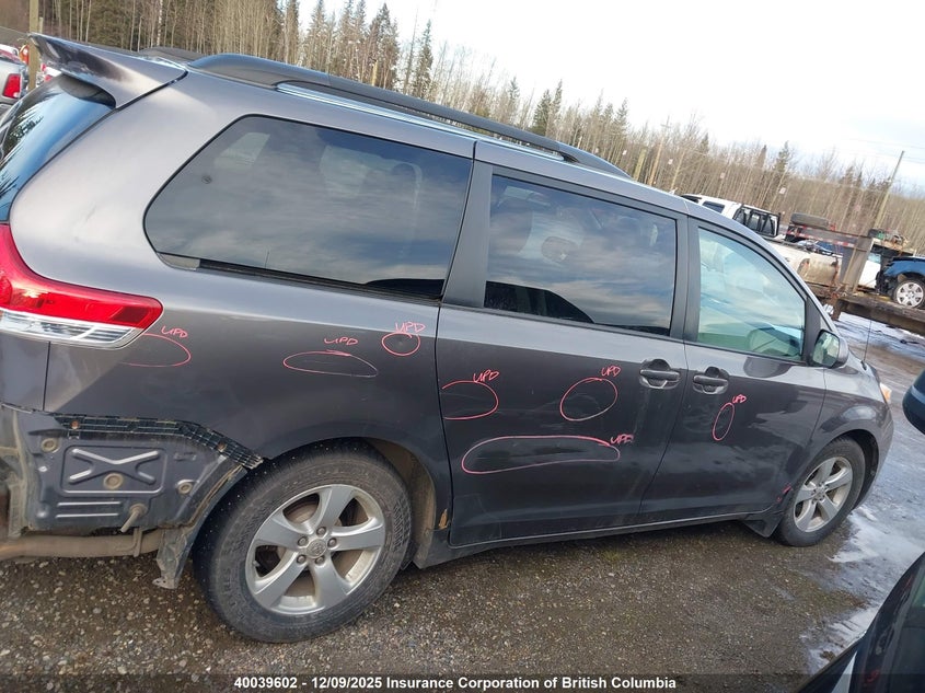 5TDKK3DC4BS149150 2011 TOYOTA SIENNA photo no. 14