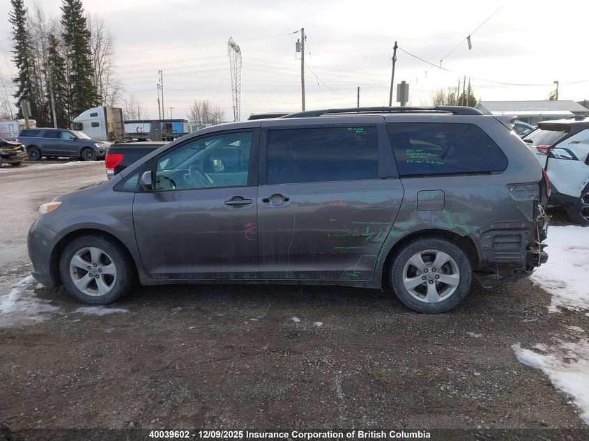 5TDKK3DC4BS149150 2011 TOYOTA SIENNA photo no. 15