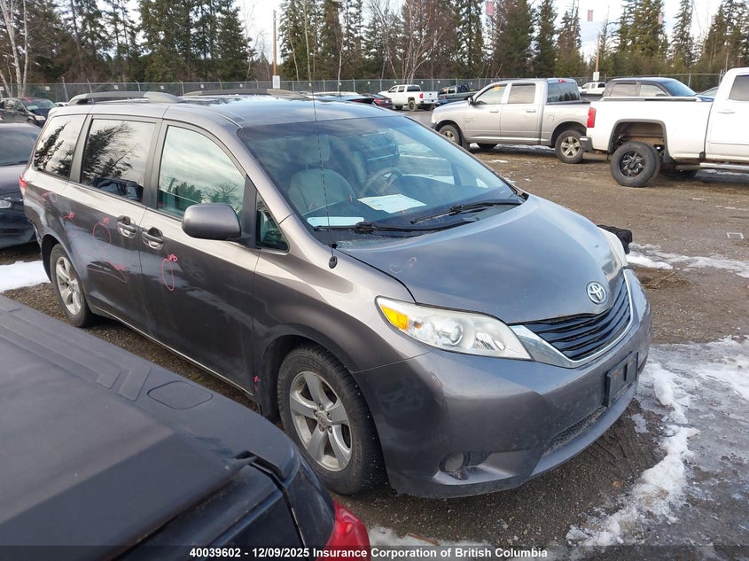 5TDKK3DC4BS149150 2011 TOYOTA SIENNA photo no. 4