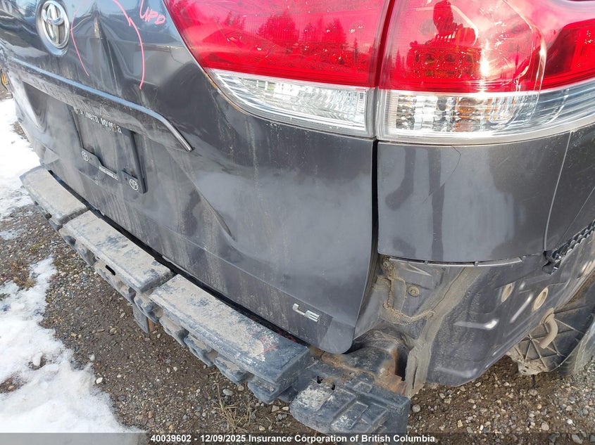 5TDKK3DC4BS149150 2011 TOYOTA SIENNA photo no. 21