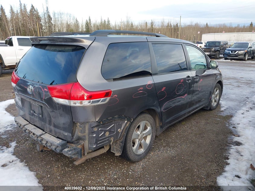 5TDKK3DC4BS149150 2011 TOYOTA SIENNA photo no. 4