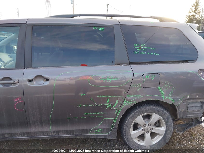 5TDKK3DC4BS149150 2011 TOYOTA SIENNA photo no. 6