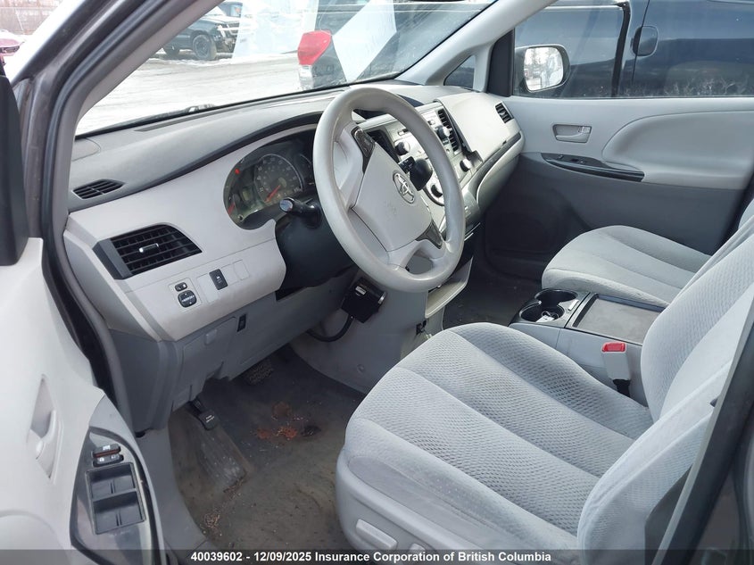 5TDKK3DC4BS149150 2011 TOYOTA SIENNA photo no. 7