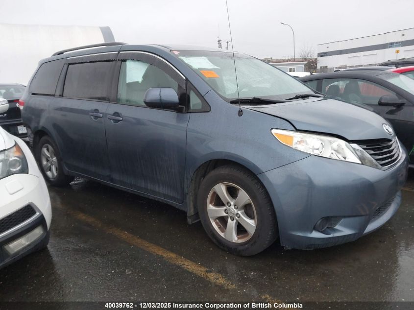 TOYOTA SIENNA LE