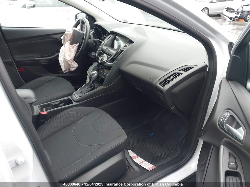 1FADP3F28GL366679 2016 FORD FOCUS photo no. 5
