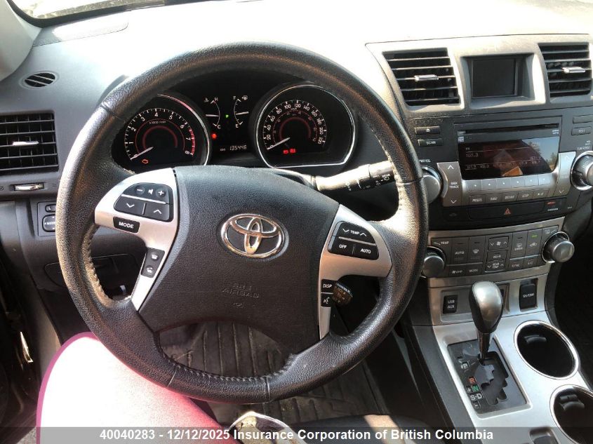 2013 Toyota Highlander Plus/Se VIN: 5TDBK3EH5DS184986 Lot: 40040283