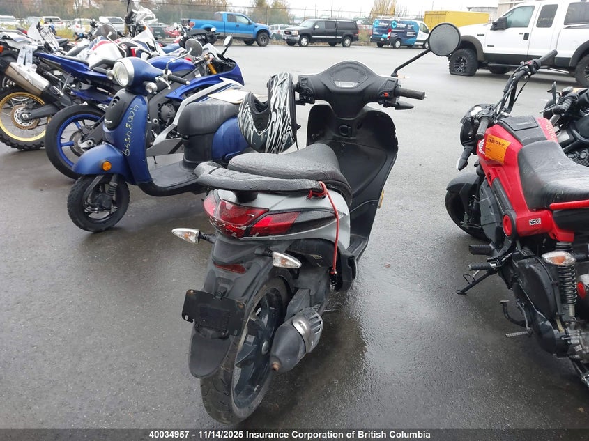 ZAPC546B8N7002042 2022 PIAGGIO  photo no. 6