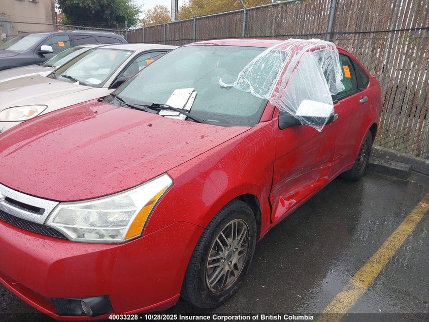 1FAHP3FNXBW199258 2011 FORD FOCUS photo no. 2