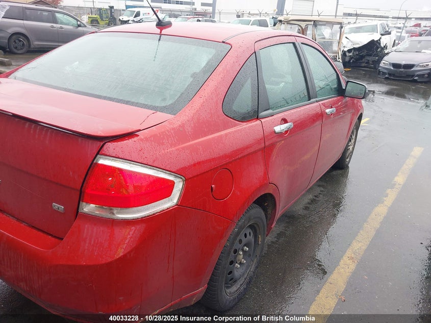 1FAHP3FNXBW199258 2011 FORD FOCUS photo no. 4