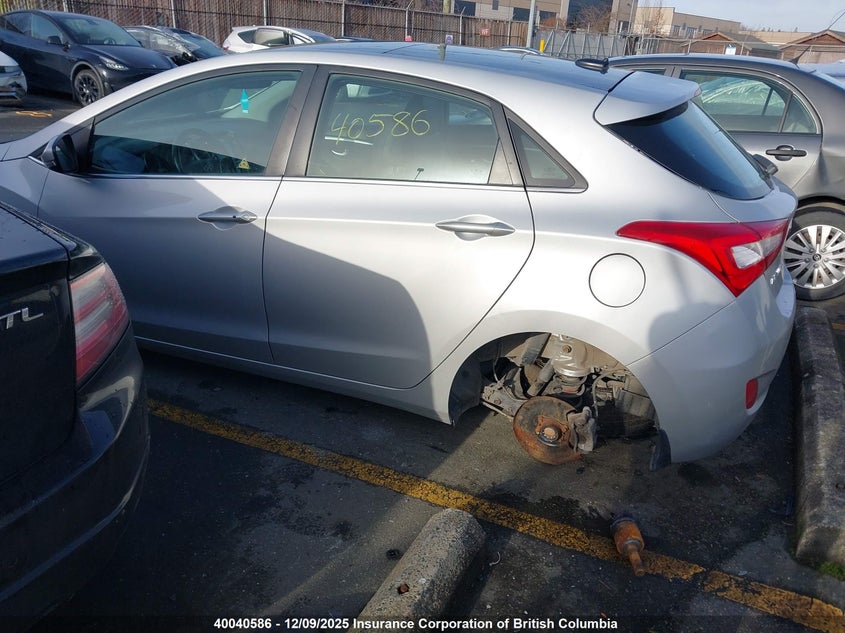 KMHD35LHXHU362411 2017 HYUNDAI ELANTRA photo no. 3