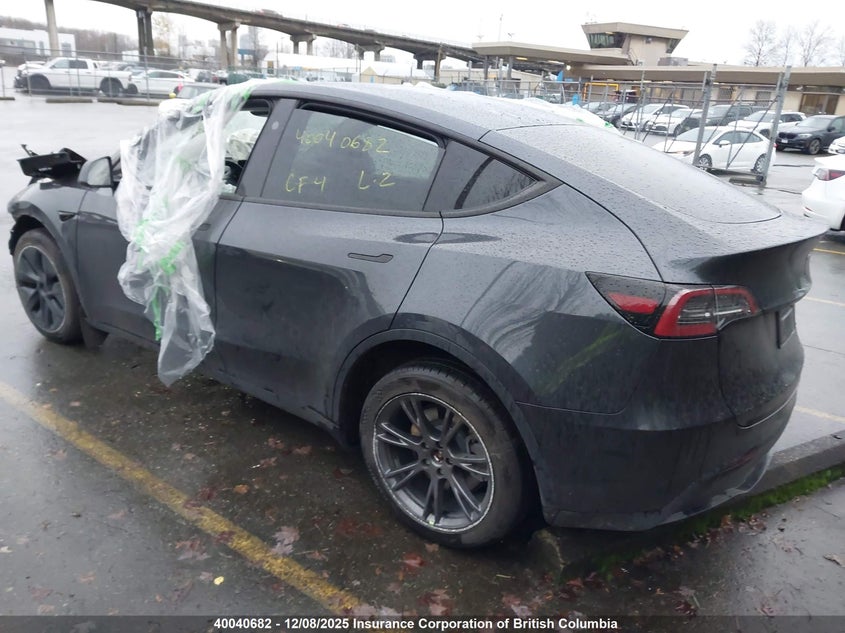 LRWYGDEE7RC660832 2024 TESLA MODEL Y photo no. 3