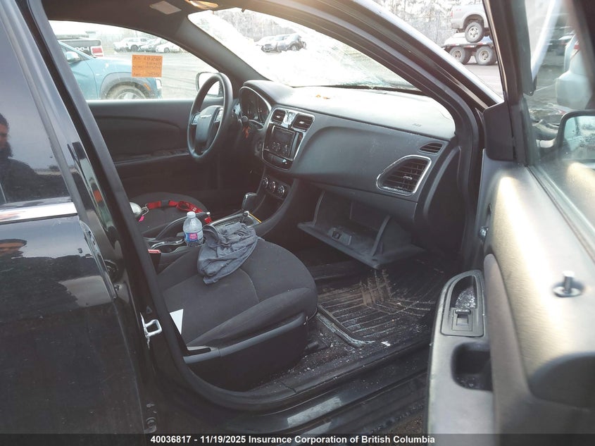 1C3CCBAB5DN696755 2013 CHRYSLER 200 photo no. 5