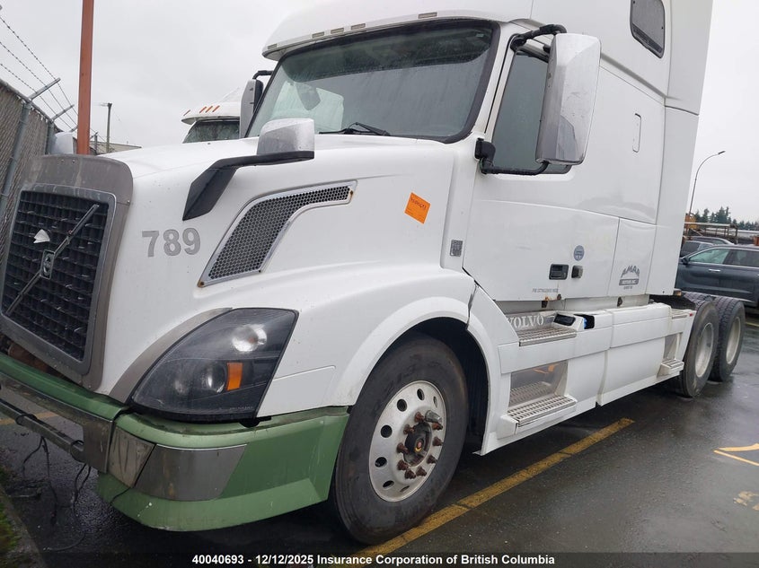 4V4NC9EH6GN929627 2016 VOLVO  photo no. 2