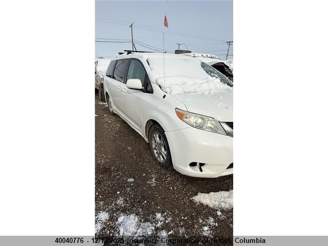 TOYOTA SIENNA LE