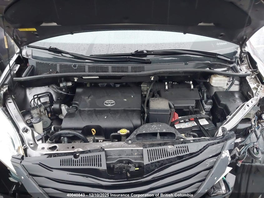 5TDZK3DC2BS020578 2011 TOYOTA SIENNA photo no. 10