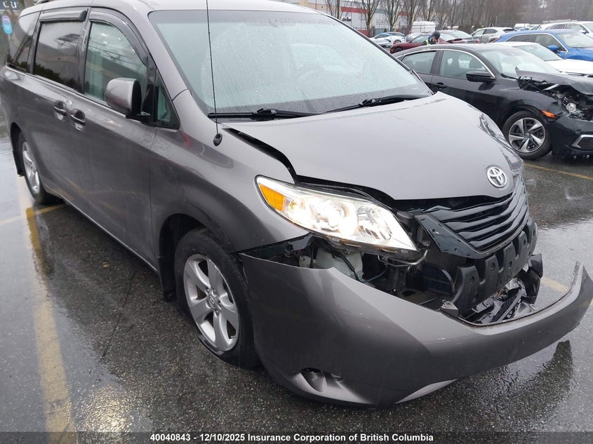 5TDZK3DC2BS020578 2011 TOYOTA SIENNA photo no. 19