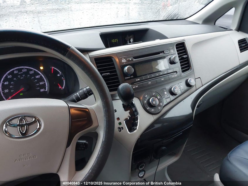 5TDZK3DC2BS020578 2011 TOYOTA SIENNA photo no. 20