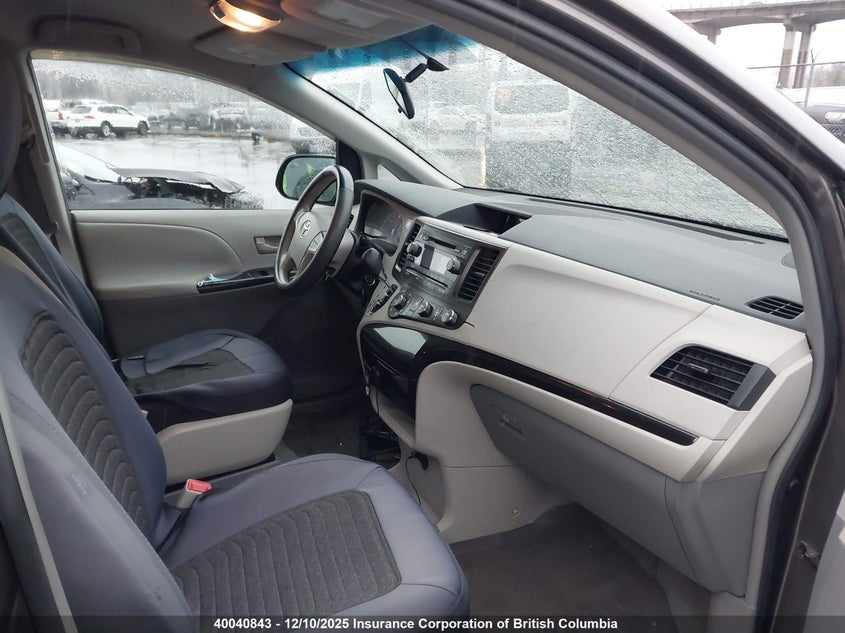 5TDZK3DC2BS020578 2011 TOYOTA SIENNA photo no. 5