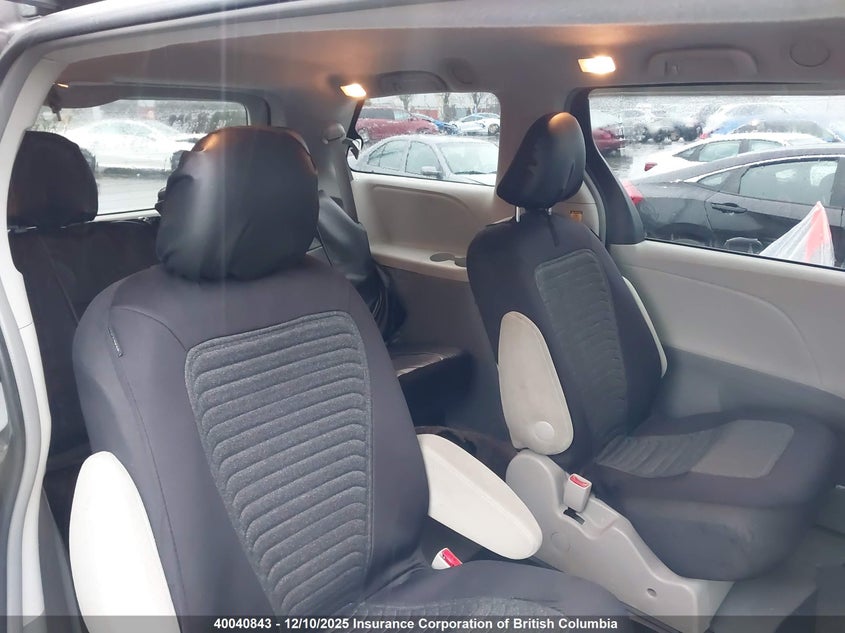 5TDZK3DC2BS020578 2011 TOYOTA SIENNA photo no. 8