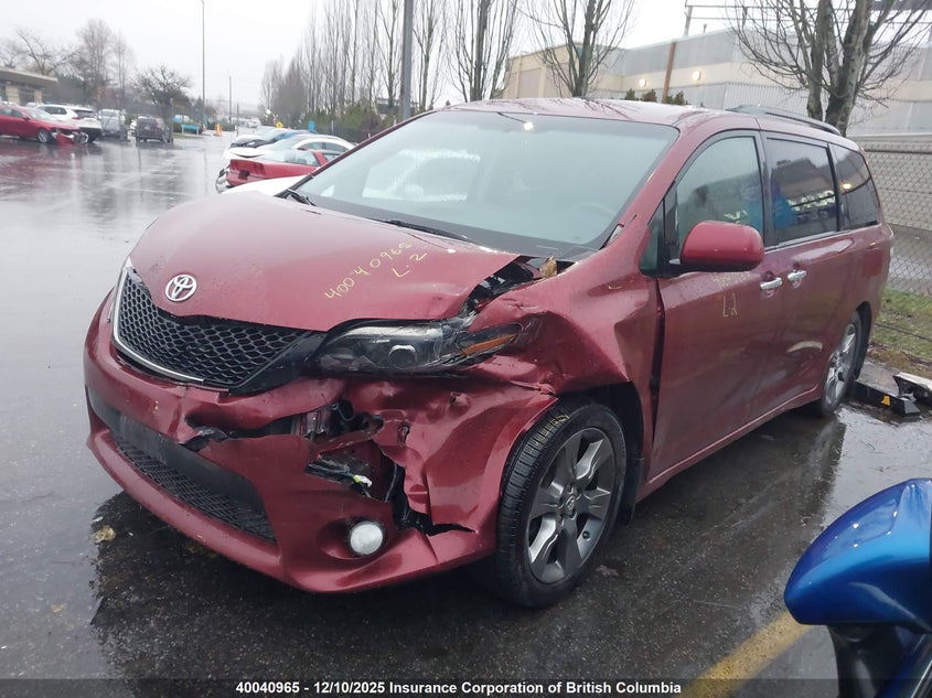 5TDXK3DCXFS538564 2015 TOYOTA SIENNA photo no. 2