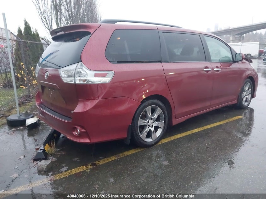 5TDXK3DCXFS538564 2015 TOYOTA SIENNA photo no. 4