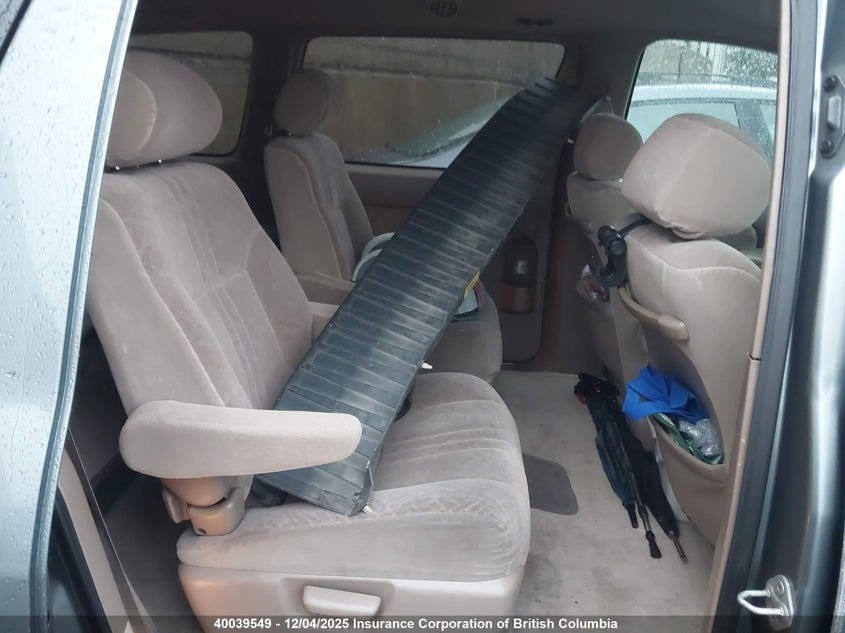 4T3ZF13C7YU229266 2000 TOYOTA SIENNA photo no. 8