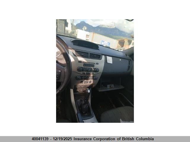 2009 Ford Focus VIN: 1FAHP32N49W175988 Lot: 40041139