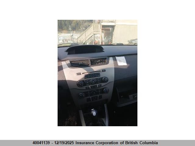 2009 Ford Focus VIN: 1FAHP32N49W175988 Lot: 40041139