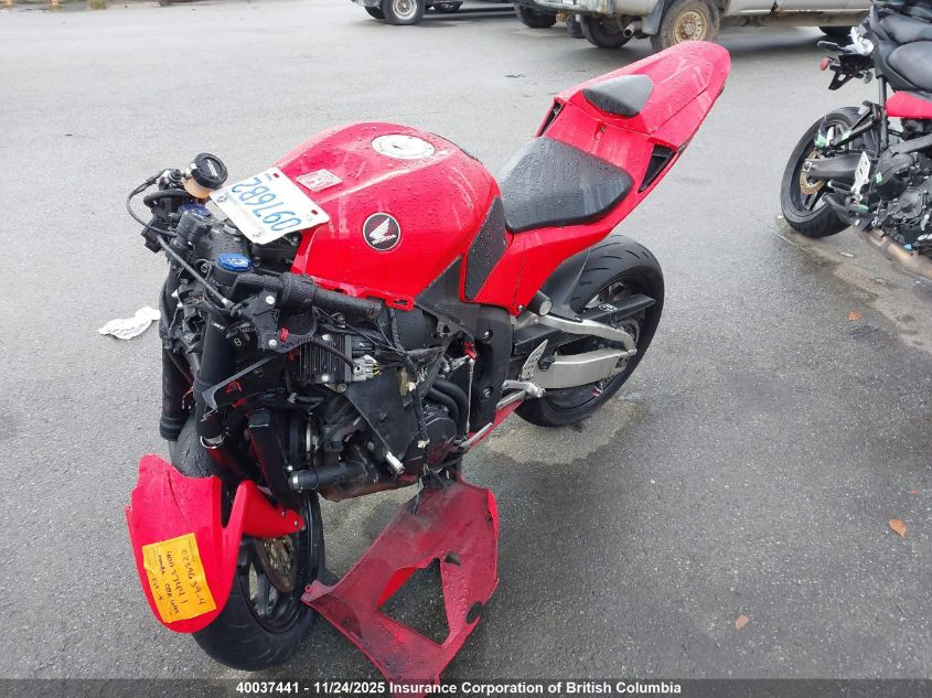 JH2PC4025DK600030 2013 HONDA CBR photo no. 2