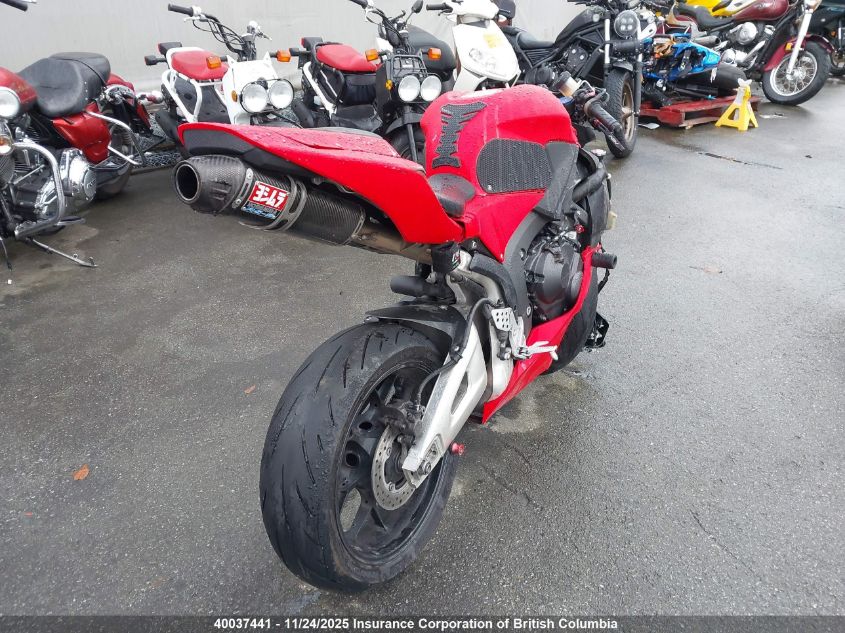 JH2PC4025DK600030 2013 HONDA CBR photo no. 4