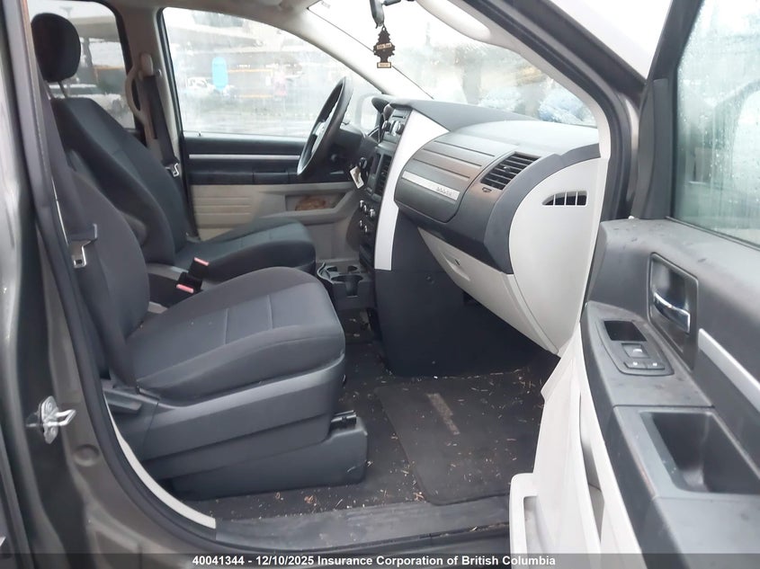 2D4RN4DE0AR190169 2010 DODGE CARAVAN photo no. 5