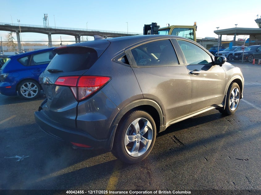 3CZRU5H58JM100915 2018 HONDA HR-V photo no. 4
