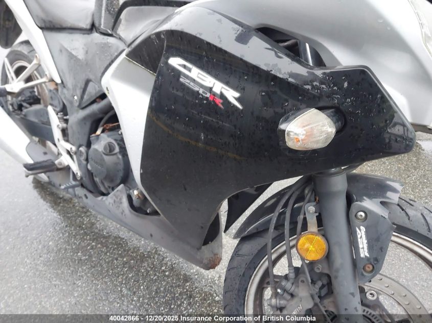 2012 Honda Cbr250 R VIN: MLHMC4125C5300220 Lot: 40042866