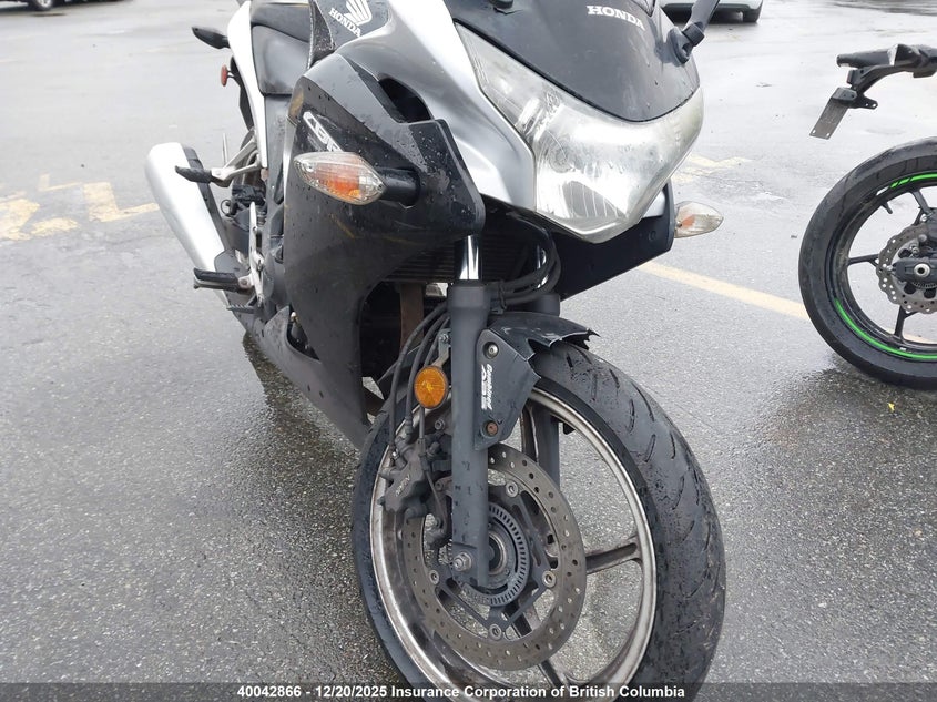 MLHMC4125C5300220 2012 Honda Cbr250 R auction photo 1