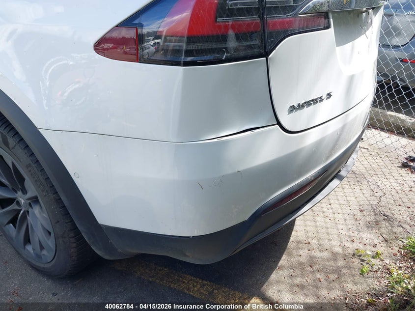 2017 Tesla Model X Awd/Standard Range VIN: 5YJXCBE22HF057180 Lot: 40062784