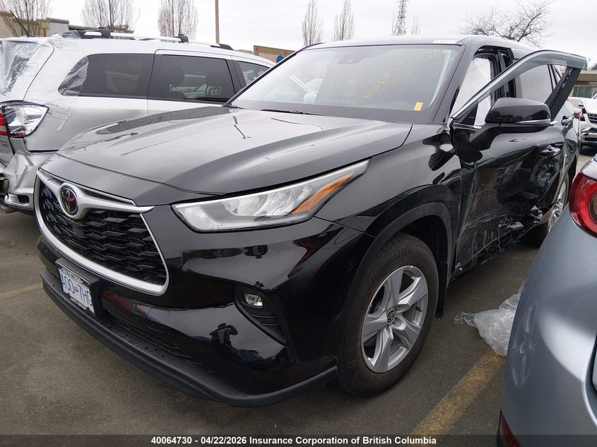 2025 Toyota Highlander, Left Side, IAAI, VIN 5TDBBRCH8SS686233 — photo 2