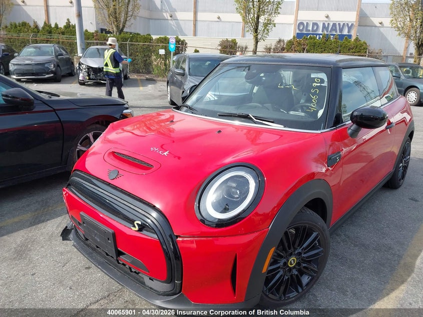 Vin: wmw13dj09r2v85855, lot: 30079556, mini cooper se 20242