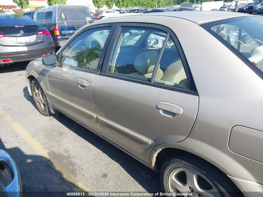 2000 Mazda Protege Es VIN: JM1BJ2219Y0243891 Lot: 40069013