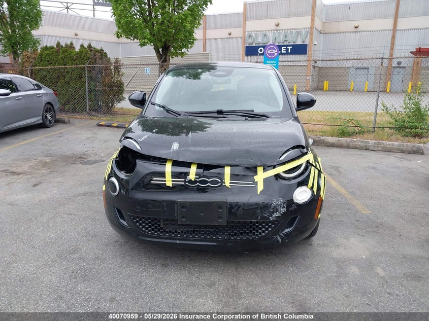 2025 Fiat 500 E Red VIN: ZFAFFAA45SX237228 Lot: 40070959