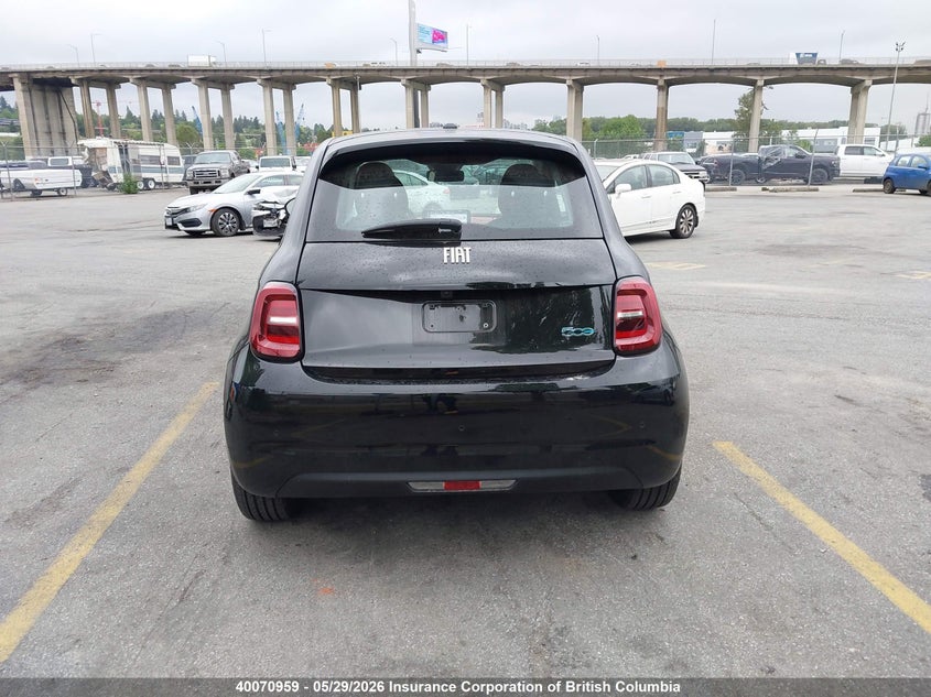 2025 Fiat 500 E Red VIN: ZFAFFAA45SX237228 Lot: 40070959