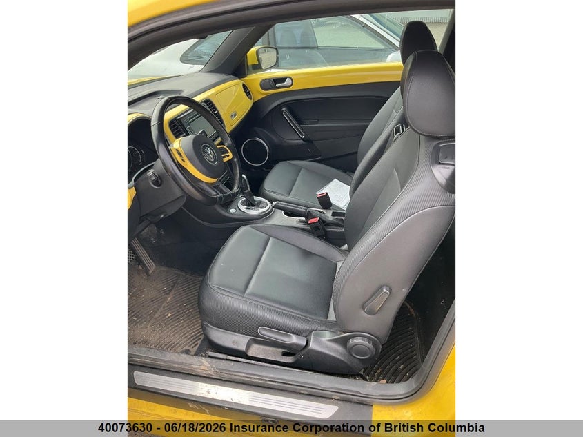 2015 Volkswagen The Beetle 1.8 Tsi Comfortline/1.8 Tsi Trendline VIN: 3VWJ07AT8FM648811 Lot: 40073630