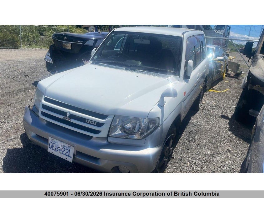 2002 Mitsubishi Pajero, Right Front, IAAI, VIN H77W5210450 — photo 2