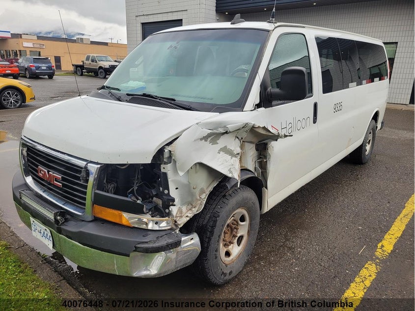 2018 GMC Savana 3500 Lt, Front, IAAI, VIN 1GJZ7PFG7J1245298 — photo 2
