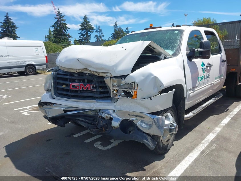 2008 GMC Sierra, Front, IAAI, VIN 1GDJC33K28F216849 — photo 2