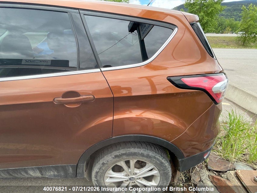 Vin: 1fmcu0gd8huc40018, lot: 30093098, ford escape se 20173