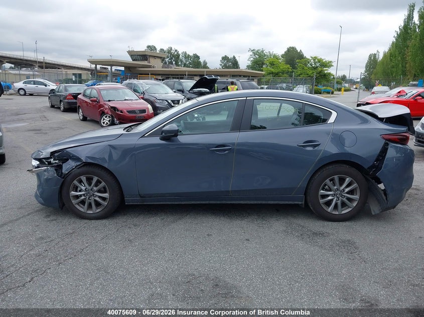 2025 Mazda 3 Preferred VIN: JM1BPACM2S1765958 Lot: 40075609